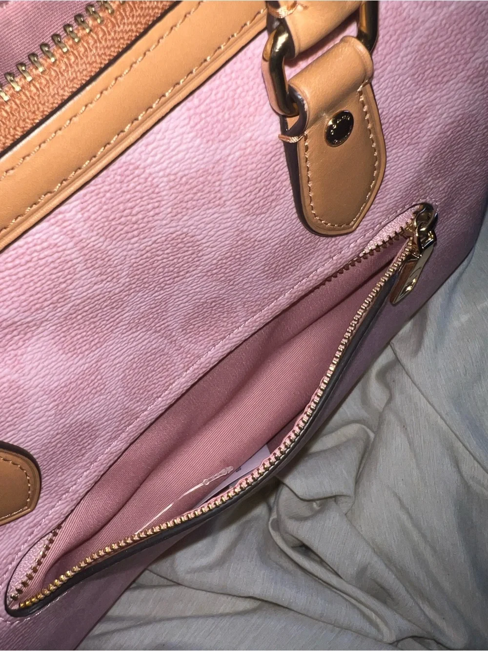 Used 100% Authentic Viral Powder Pink Medium Rowan bag